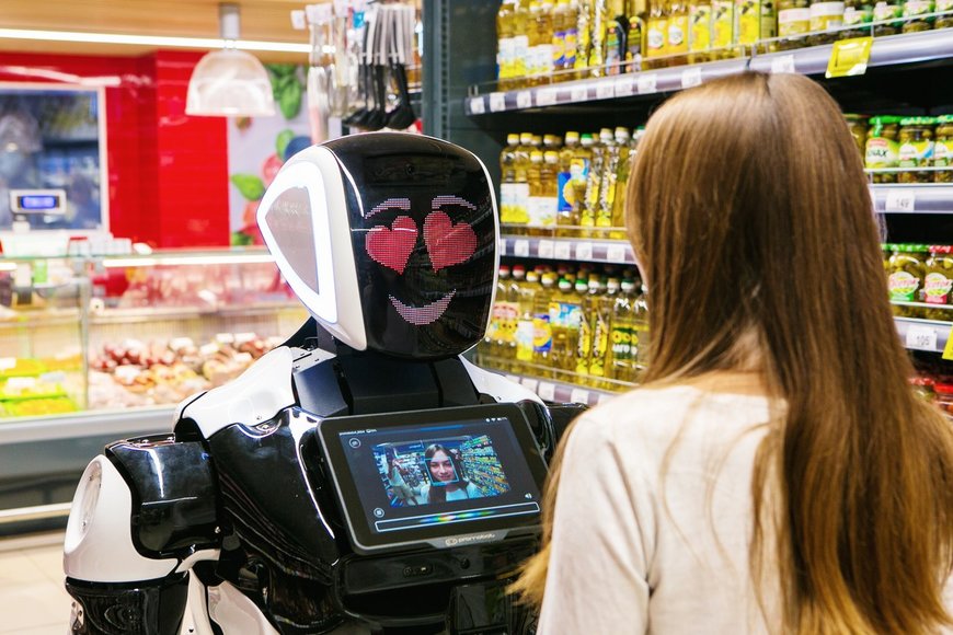 РОБОТ PROMOBOT НАЧАЛ РАБОТУ В СУПЕРМАРКЕТЕ WALMART